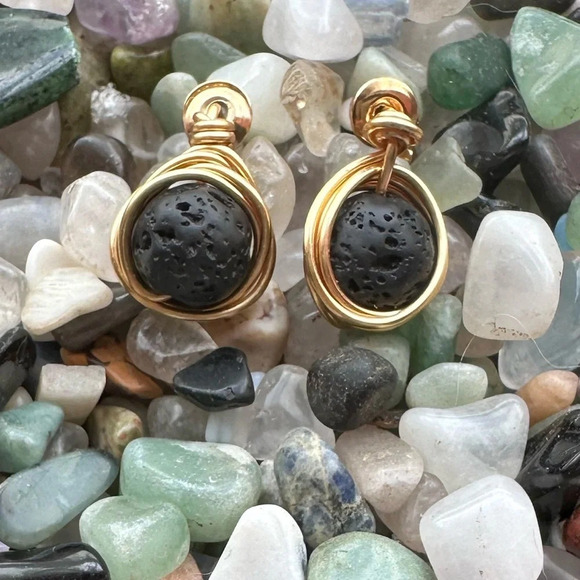Lava rock stud earrings in black and gold/dainty /minimalist - Picture 2 of 8